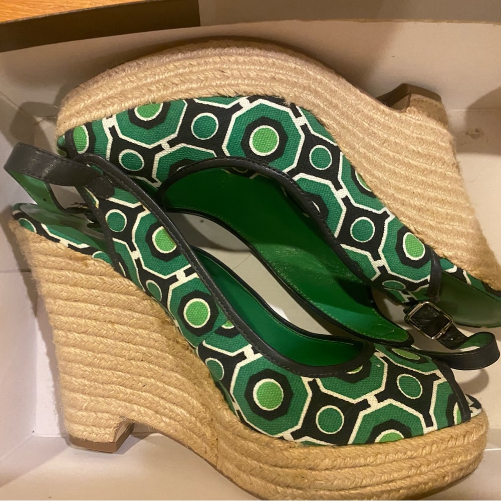 Banana Republic wedges - size 9.5 NWOT